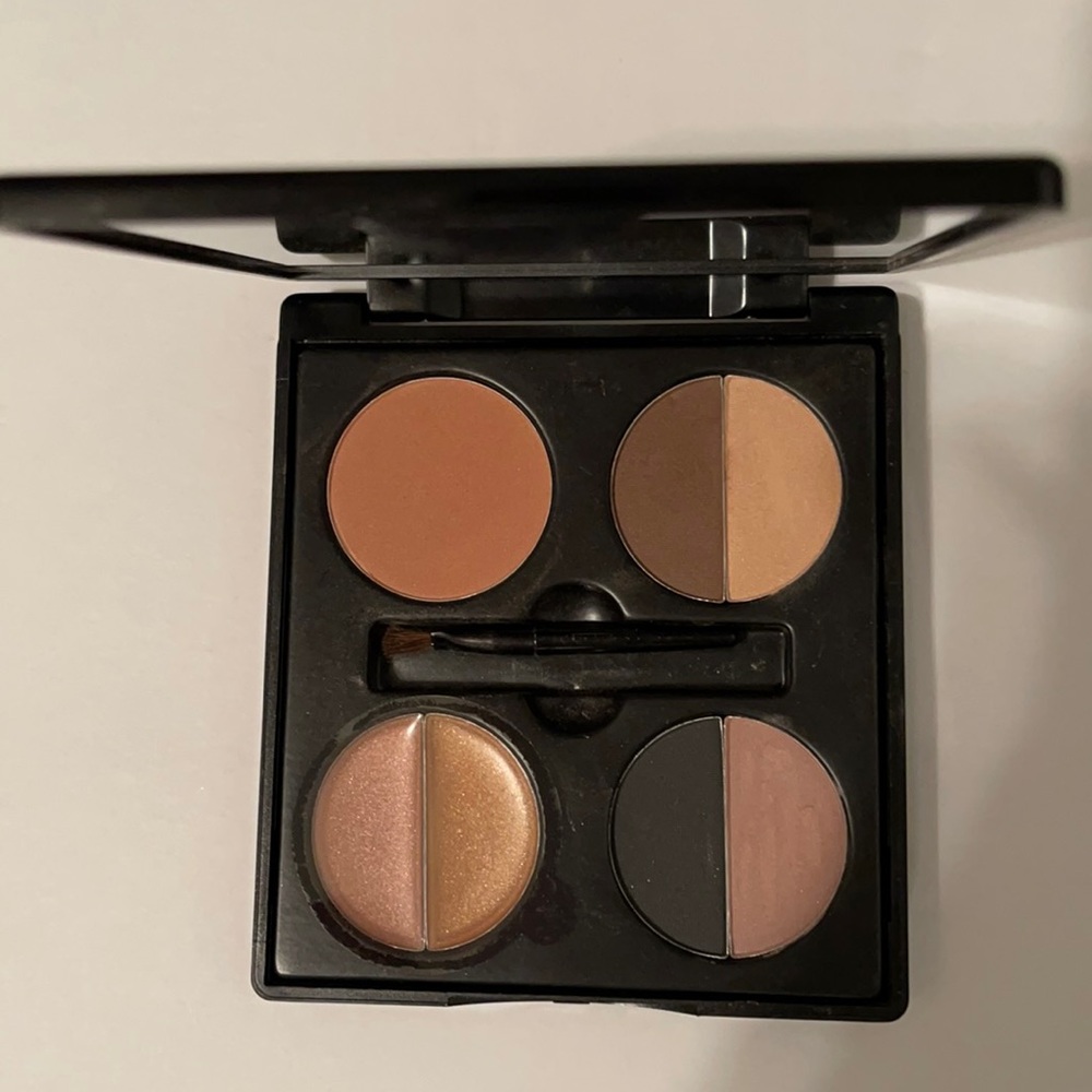 NWOT Sheer Cover Face Palette Sophisticate Eye Shadow, Lip Gloss, Blush, Brushs